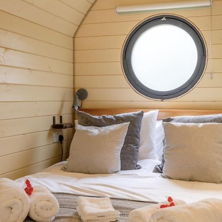 Apple - Luxury Cabin In The Cotswolds Βίλα Alderton  Εξωτερικό φωτογραφία