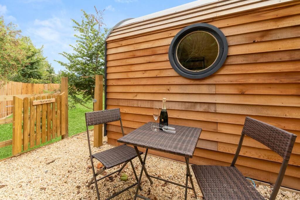 Apple - Luxury Cabin In The Cotswolds Βίλα Alderton  Εξωτερικό φωτογραφία