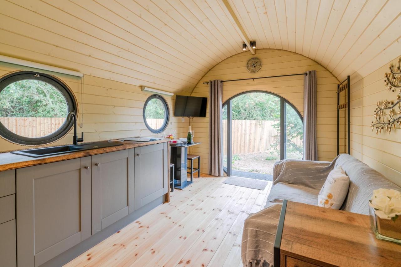 Apple - Luxury Cabin In The Cotswolds Βίλα Alderton  Εξωτερικό φωτογραφία